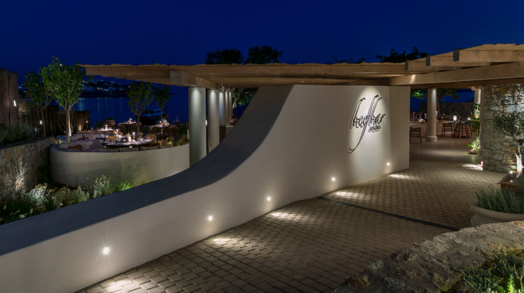 Bill & Coo Luxury Suites Hotel Exterior