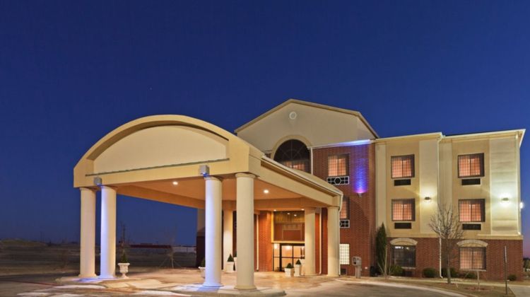 Holiday Inn Express Suites Exterior