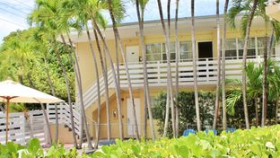 Beach Place Hotel