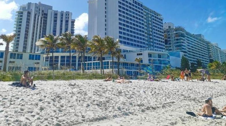 New Point Miami Beach Apartments Exterior. Images powered by <a href="https://www.leonardoworldwide.com" target="_blank" rel="noopener">Leonardo</a>.