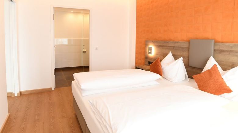 <b>Westside Hotel Suite</b>. Images powered by <a href="https://www.leonardoworldwide.com/" title="Leonardo Worldwide" target="_blank">Leonardo</a>.