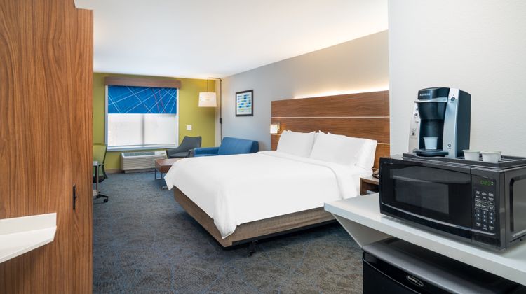 Holiday Inn Express & Suites Dahlonega Suite