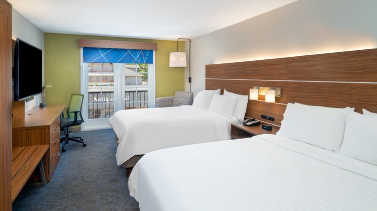 Holiday Inn Express & Suites Dahlonega Room