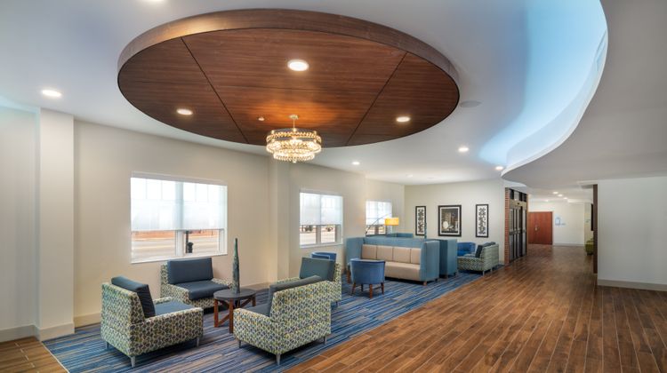 Holiday Inn Express & Suites Dahlonega Lobby