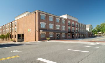 Holiday Inn Express & Suites Dahlonega