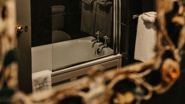 <b>Elephant Hotel Room</b>. Images powered by <a href="https://www.leonardoworldwide.com/" title="Leonardo Worldwide" target="_blank">Leonardo</a>.