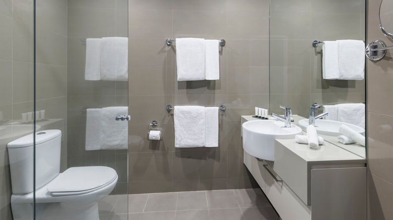 <b>Holiday Inn & Stes Sydney Bondi Junction Room</b>. Images powered by <a href="https://www.leonardoworldwide.com/" title="Leonardo Worldwide" target="_blank">Leonardo</a>.