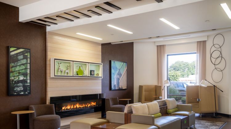 Holiday Inn Greensboro Coliseum Lobby