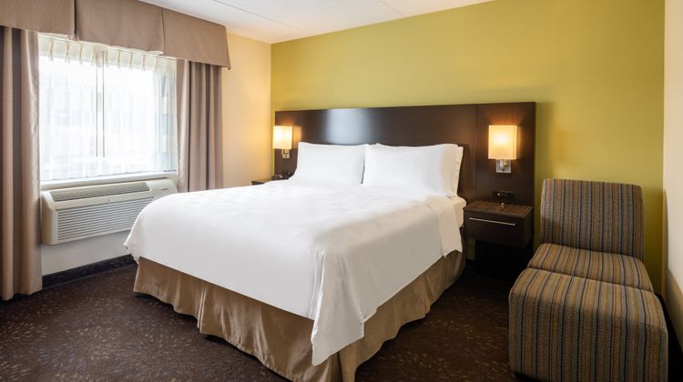 Holiday Inn Greensboro Coliseum Suite