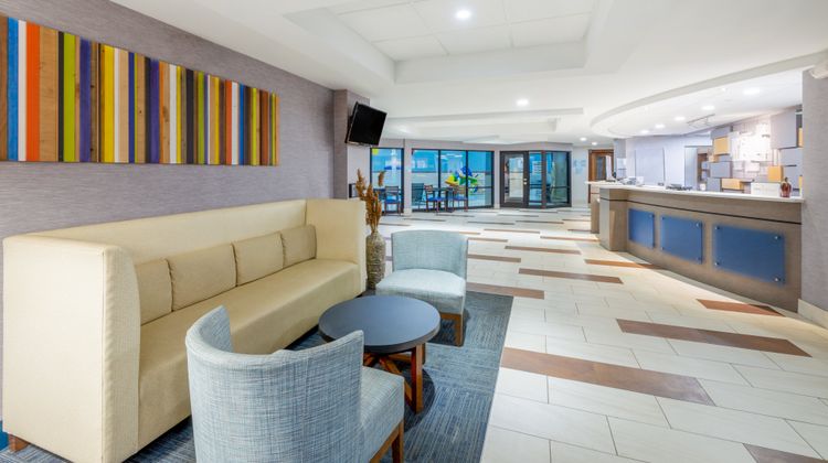 Holiday Inn Express Hotel & Suites - PA Lobby