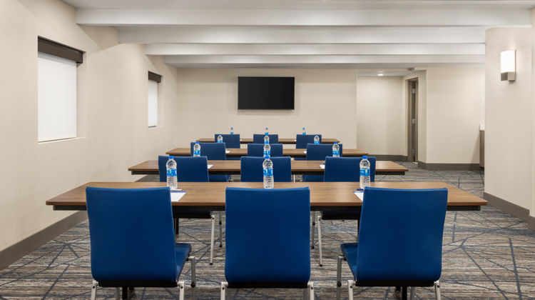 Holiday Inn Express & Suites Downtown Meeting