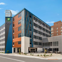 Holiday Inn Express & Suites Downtown