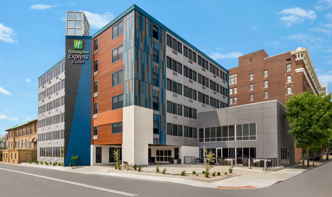 Holiday Inn Express & Suites Downtown Exterior