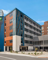 Holiday Inn Express & Suites Downtown