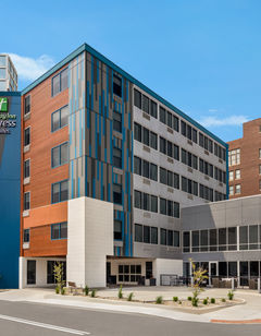 Holiday Inn Express & Suites Downtown