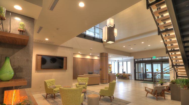 Holiday Inn & Suites Pigeon Forge Lobby