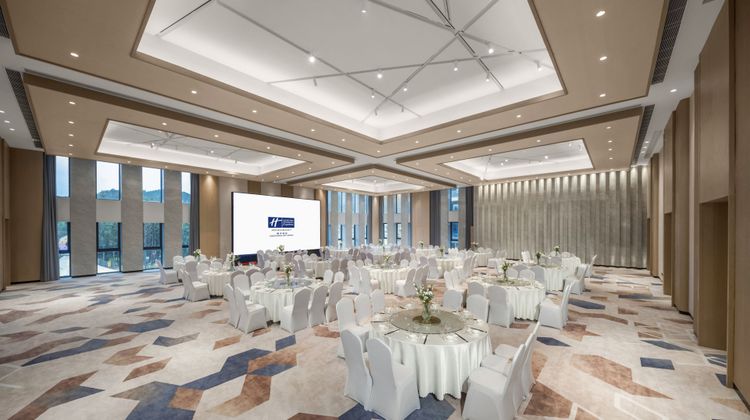 Holiday Inn Express Tengchong Hot-Spring Ballroom