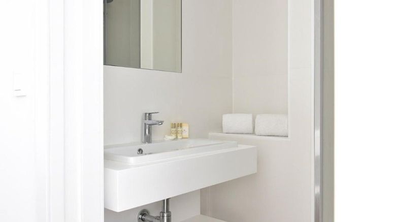 <b>Casa Melo Alvim Room</b>. Images powered by <a href="https://www.leonardoworldwide.com/" title="Leonardo Worldwide" target="_blank">Leonardo</a>.