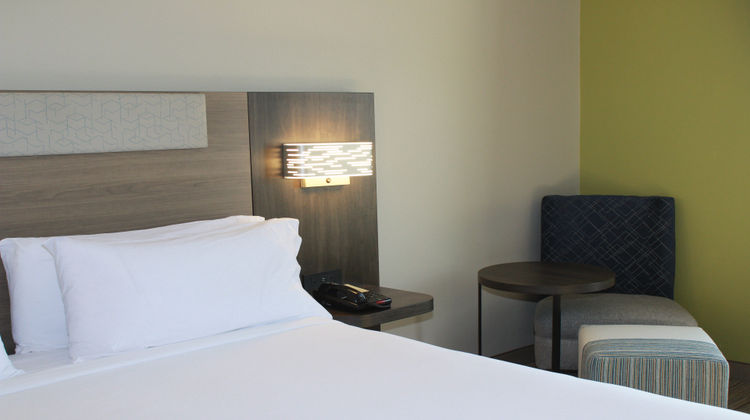 Holiday Inn Express Wilson Room