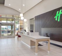 Holiday Inn & Suites Phoenix Airport Lobby
