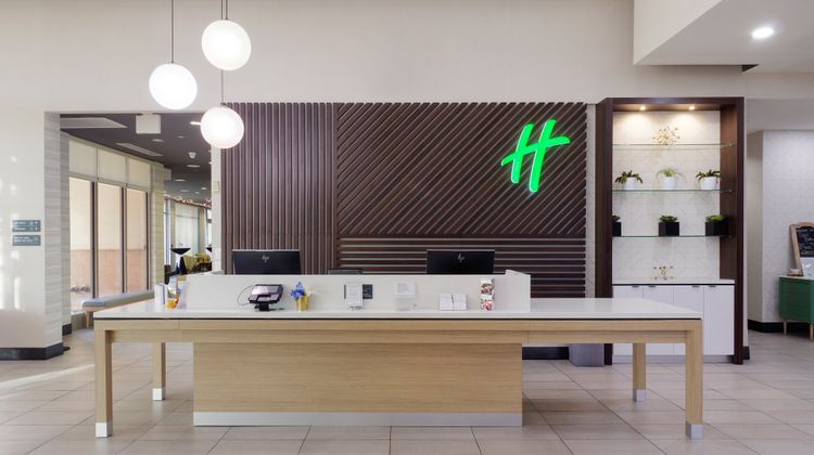 Holiday Inn & Suites Phoenix Airport Lobby