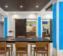 Holiday Inn Express Hotel & Suites Lobby