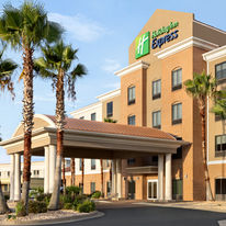 Holiday Inn Express Hotel & Suites