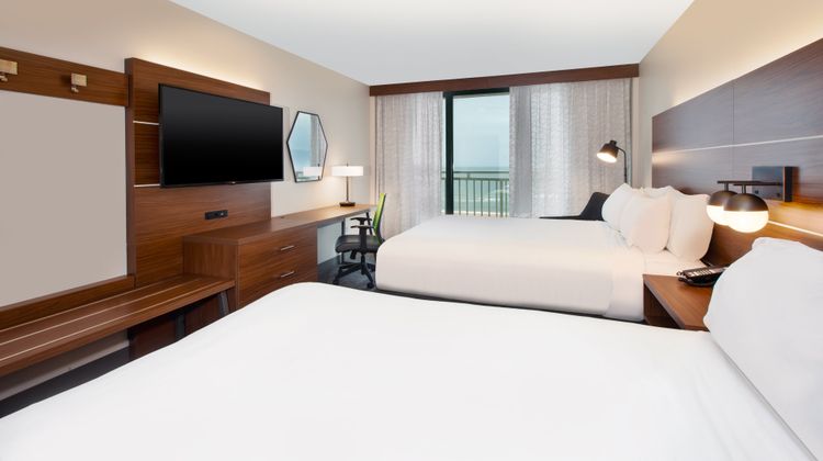 Holiday Inn Express & Suites VA Beach Room