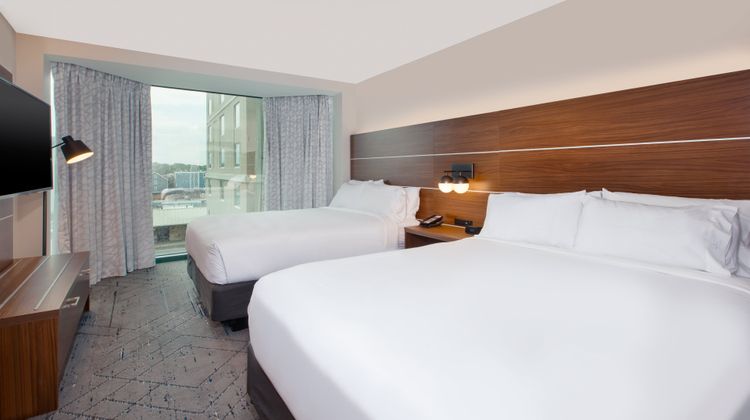 Holiday Inn Express & Suites VA Beach Suite