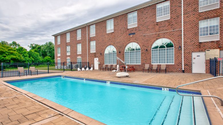 <b>Holiday Inn Express Pool</b>. Images powered by <a href="https://www.leonardoworldwide.com/" title="Leonardo Worldwide" target="_blank">Leonardo</a>.