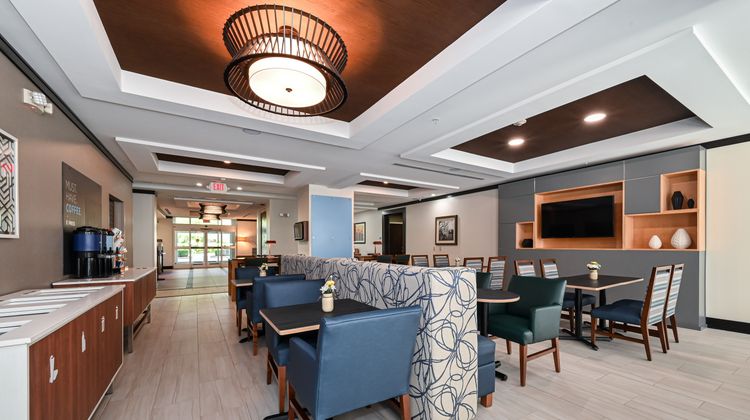 Holiday Inn Express Hotel & Suites Lobby