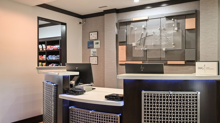 Holiday Inn Express Hotel & Suites Lobby