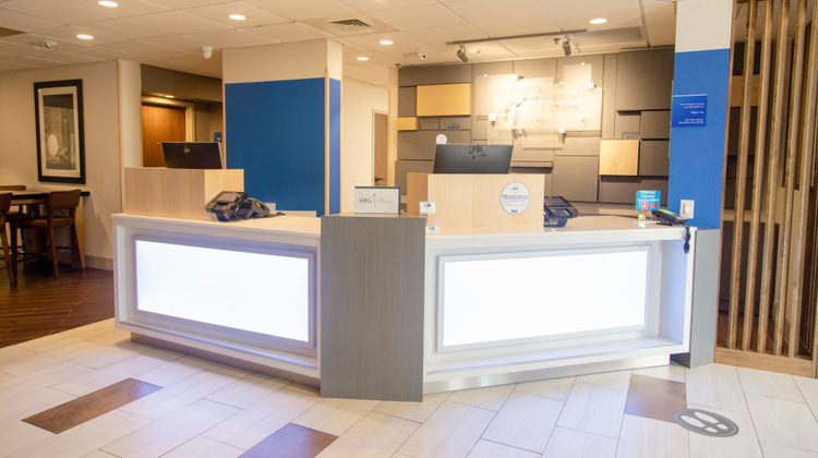 Holiday Inn Express Marshfield Lobby