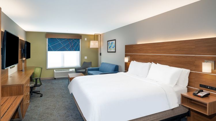 Holiday Inn Express & Suites Dahlonega Suite