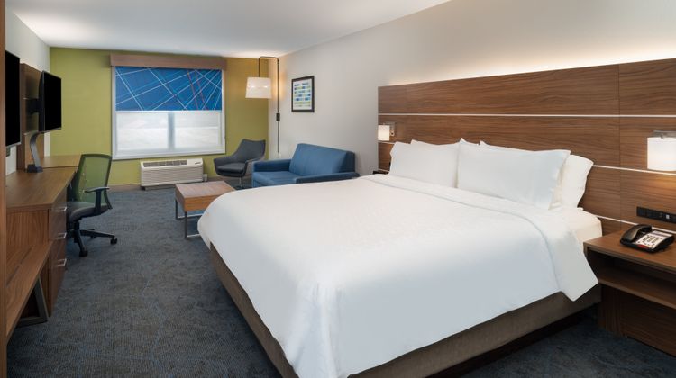 Holiday Inn Express & Suites Dahlonega Suite