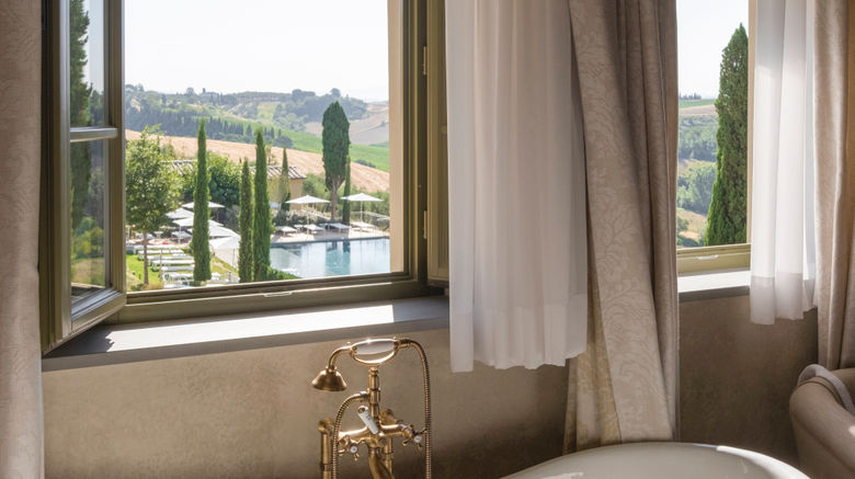 <b>Villa Petriolo Room</b>. Images powered by <a href="https://www.leonardoworldwide.com/" title="Leonardo Worldwide" target="_blank">Leonardo</a>.