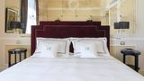 Des Etrangers Grand Hotel Room