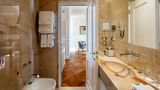 Des Etrangers Grand Hotel Room