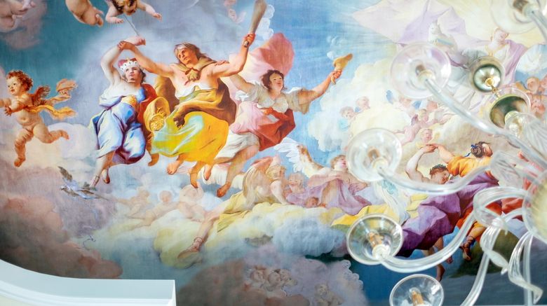 <b>Des Etrangers Grand Hotel Suite</b>. Images powered by <a href="https://www.leonardoworldwide.com/" title="Leonardo Worldwide" target="_blank">Leonardo</a>.