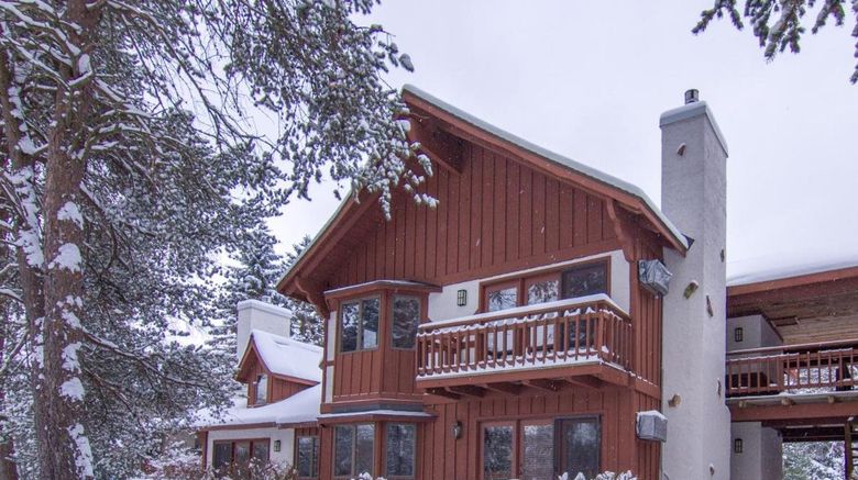 <b>Crystal Mountain Exterior</b>. Images powered by <a href="https://www.leonardoworldwide.com/" title="Leonardo Worldwide" target="_blank">Leonardo</a>.