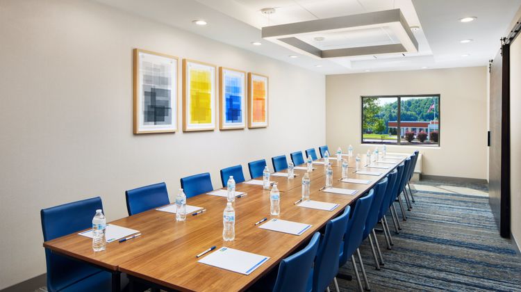 Holiday Inn Express & Suites Bridgeport Meeting