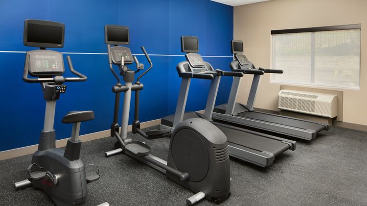 Holiday Inn Express & Suites Bridgeport Health Club