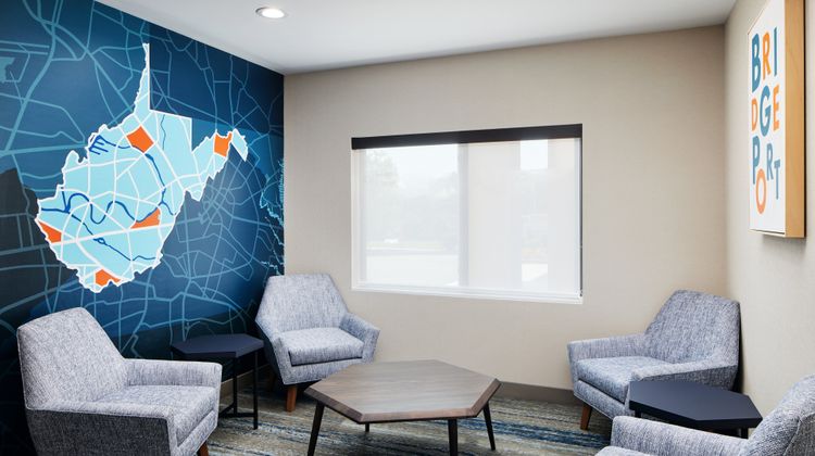 Holiday Inn Express & Suites Bridgeport Lobby