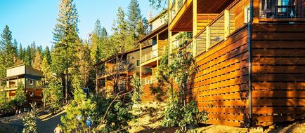 Rush Creek Lodge at Yosemite Exterior