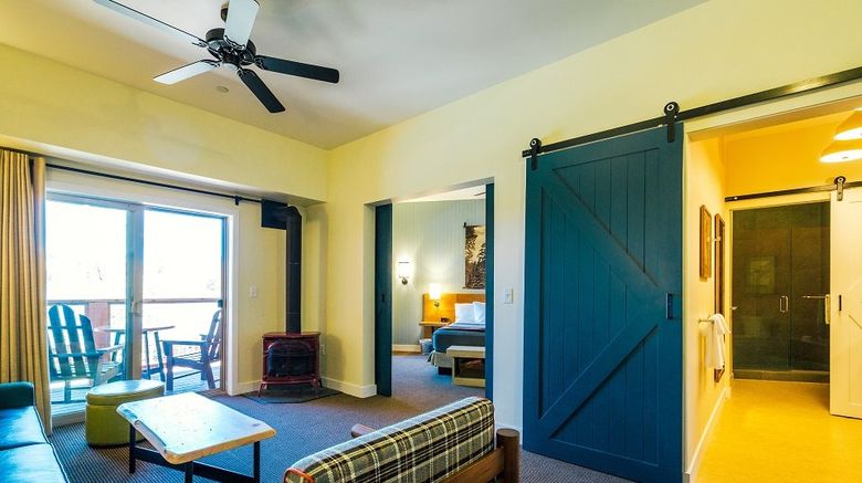 <b>Rush Creek Lodge at Yosemite Suite</b>. Images powered by <a href="https://www.leonardoworldwide.com/" title="Leonardo Worldwide" target="_blank">Leonardo</a>.