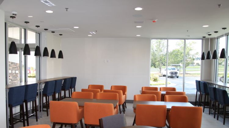 Holiday Inn Express Sports Center Exterior