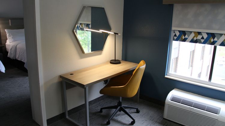 Holiday Inn Express Sports Center Room