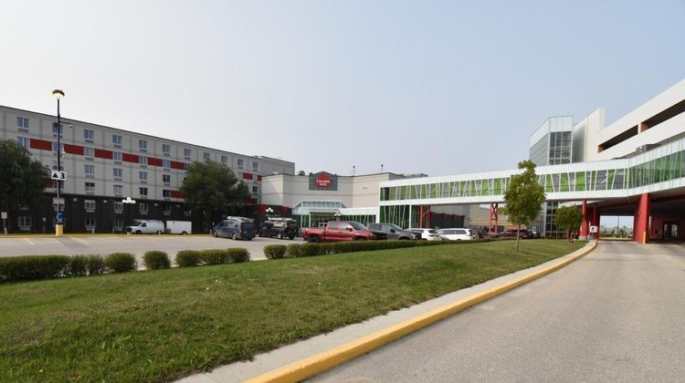 Canad Inns Club Regent Casino Hotel Exterior