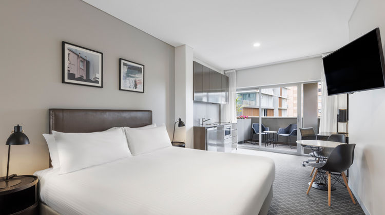 Holiday Inn & Stes Sydney Bondi Junction Room