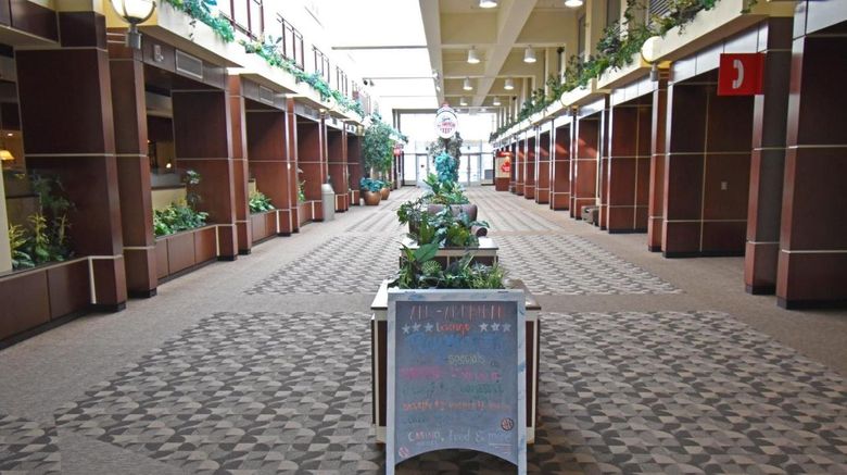 <b>Canad Inns Grand Forks Lobby</b>. Images powered by <a href="https://www.leonardoworldwide.com/" title="Leonardo Worldwide" target="_blank">Leonardo</a>.
